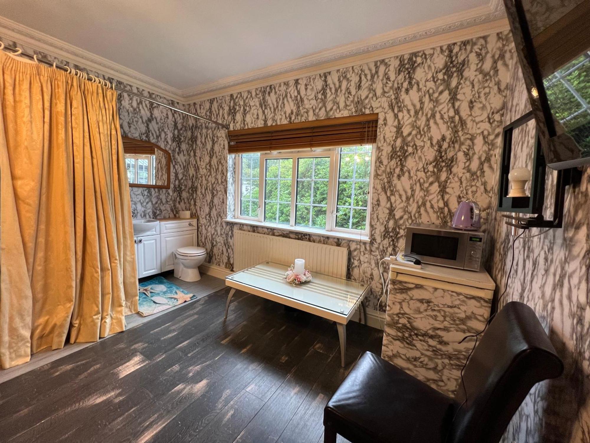 The Caduceus- Residence เชิร์ทซีย์ ภายนอก รูปภาพ